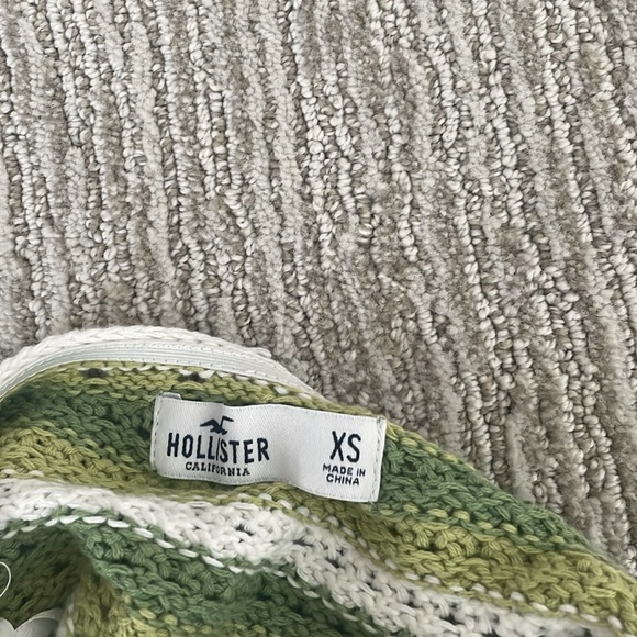 Hollister halter neck crop top green crocheted. - Picture 3 of 4